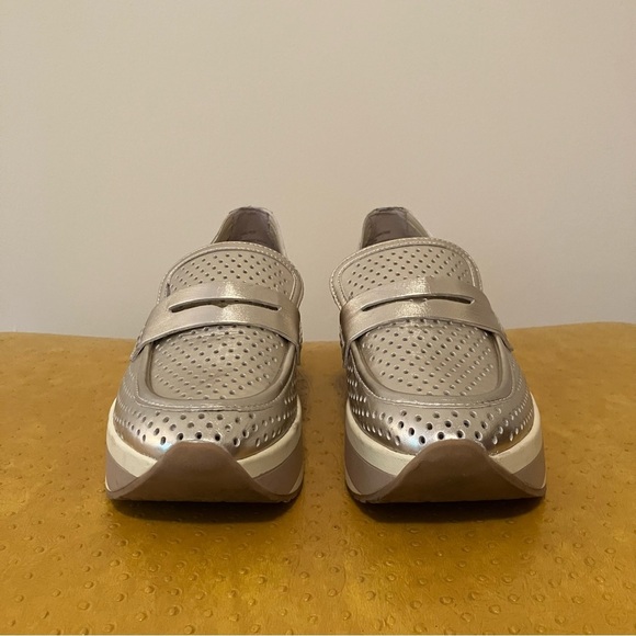 Dolce Vita Janine Slip-On Platform Loafer Sneaker Perforated Softwaves Gold 9.5 - Picture 1 of 10